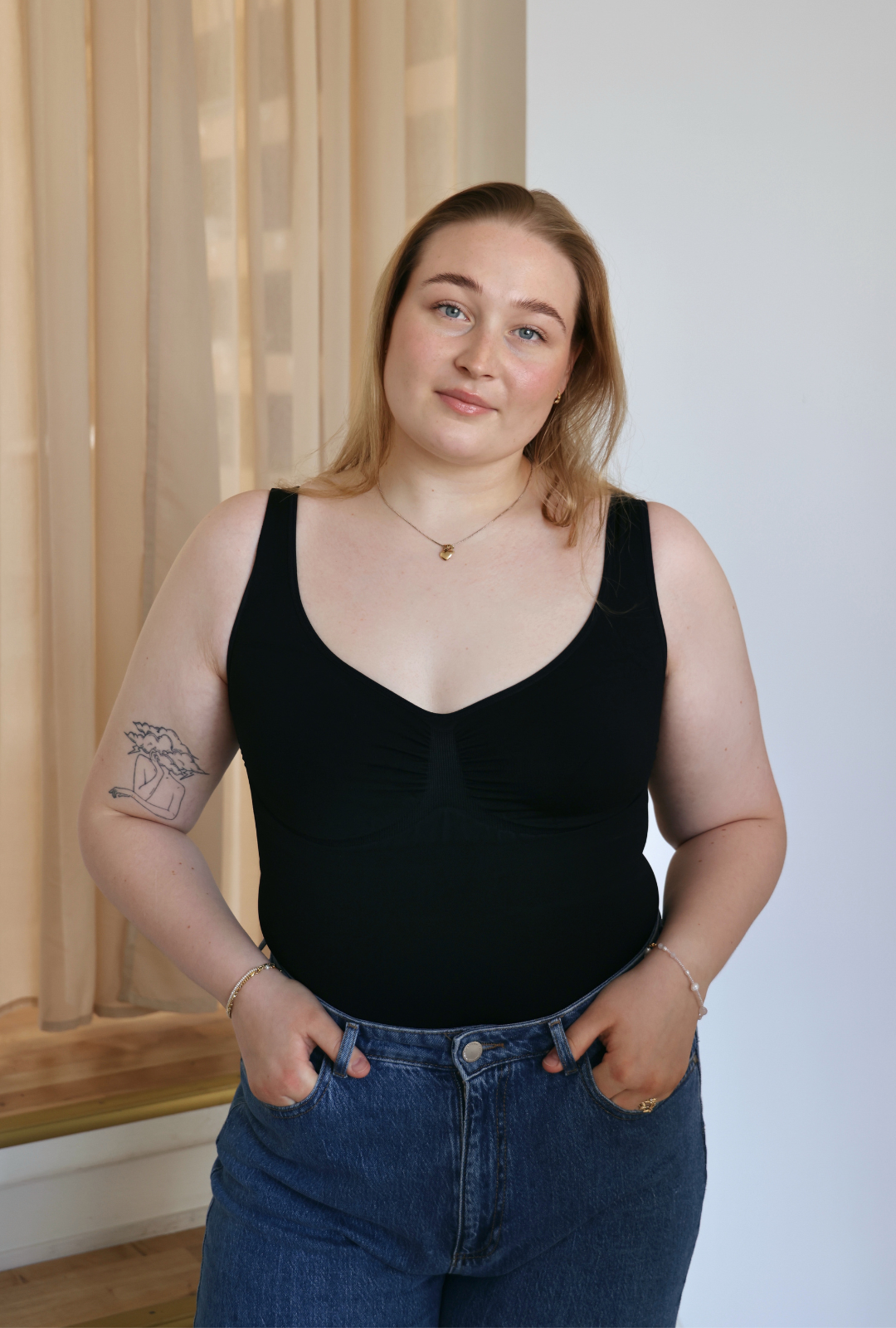Shape Top Low Neck