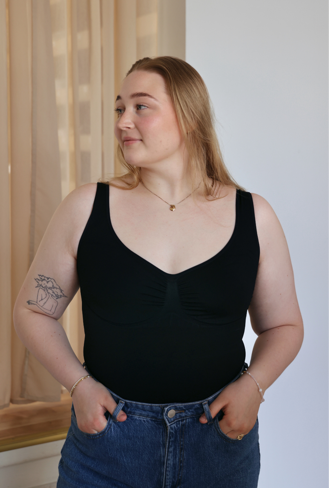 Shape Top Low Neck