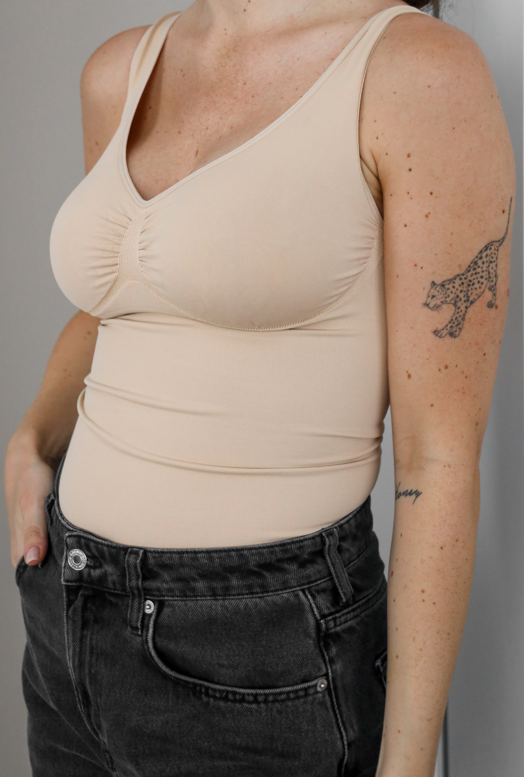 Shape Top Low Neck