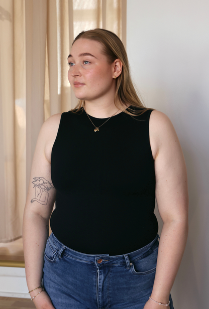 Shape Top High Neck
